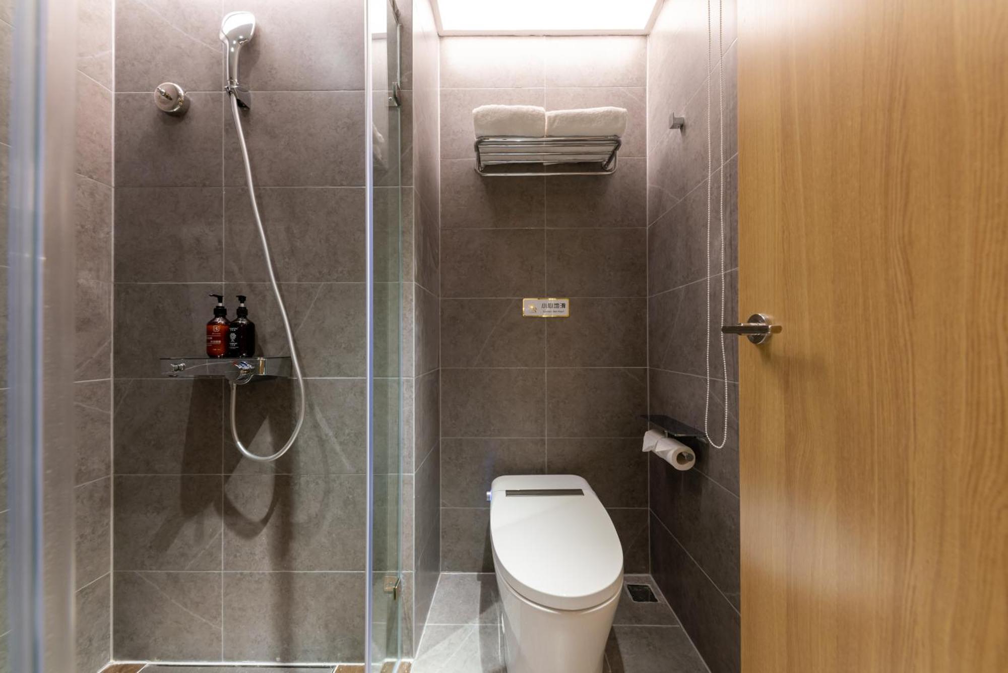 Hotel Jingfang Building Smart Hotel - Located In The Busiest Area Of The City Center, Close To Tiananmen Square And The Forbidden City, Wangfujing Shopping Street, Newly Opened Hotel, 3 Minutes Walk To Wangfujing St Ation On Line 1 Beijing